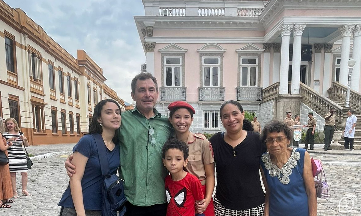 Mais de oito horas diárias de estudo garantem a jovem carioca maior nota no concurso do Colégio Naval